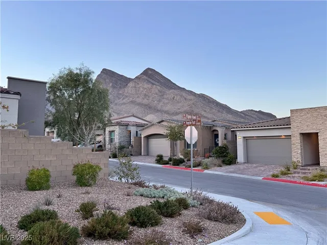 $1,190,000 | 11593 Peregrine Pt Court, Las Vegas, NV 89138
