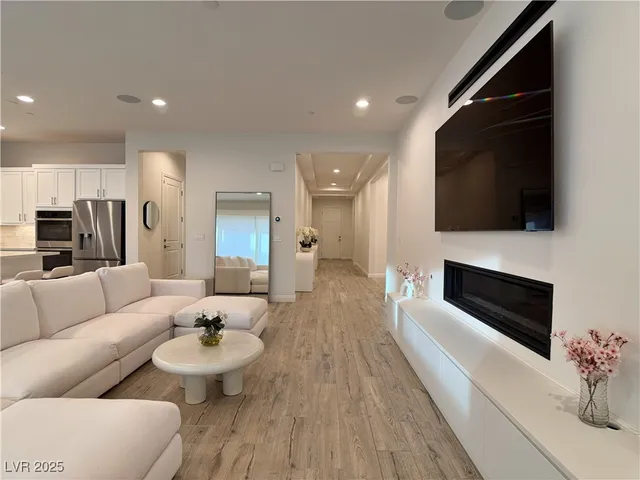 $1,190,000 | 11593 Peregrine Pt Court, Las Vegas, NV 89138