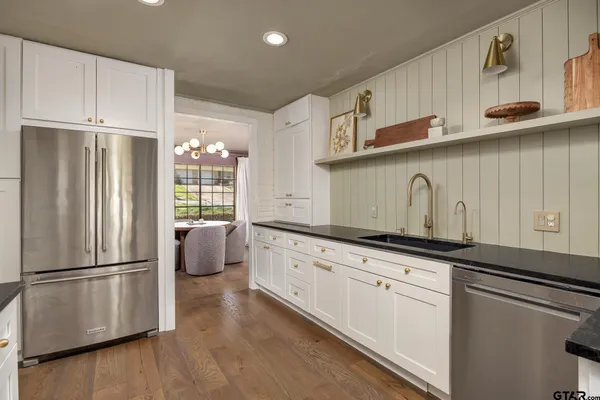 $574,900 | 1100 East Amherst Drive, Tyler, TX 75701