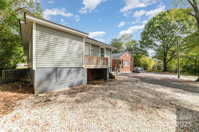 a view of house with backyard and trees