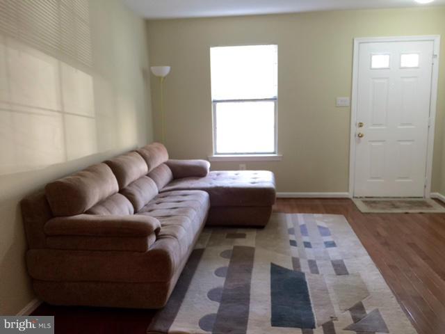 13573 Ruddy Duck Road Clifton, VA 20124 - Photo 2 of 10 Living Room