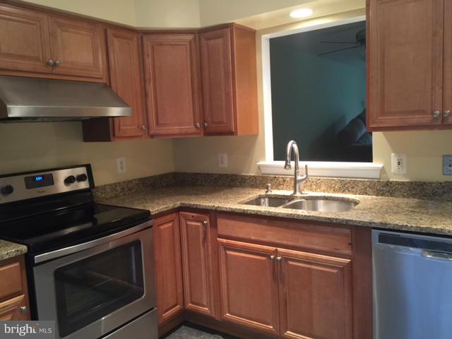 13573 Ruddy Duck Road Clifton, VA 20124 - Photo 4 of 10 Kitchen