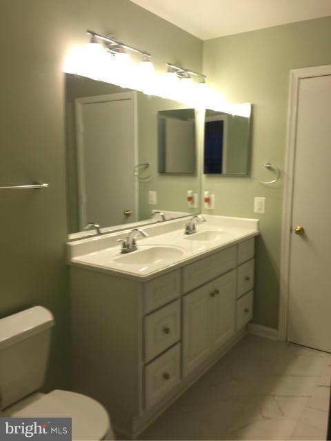 13573 Ruddy Duck Road Clifton, VA 20124 - Photo 8 of 10 Bath (Master)