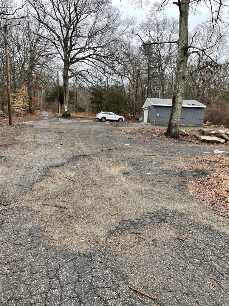 586 South County Trail Exeter, RI 02822 - Photo 4 of 8