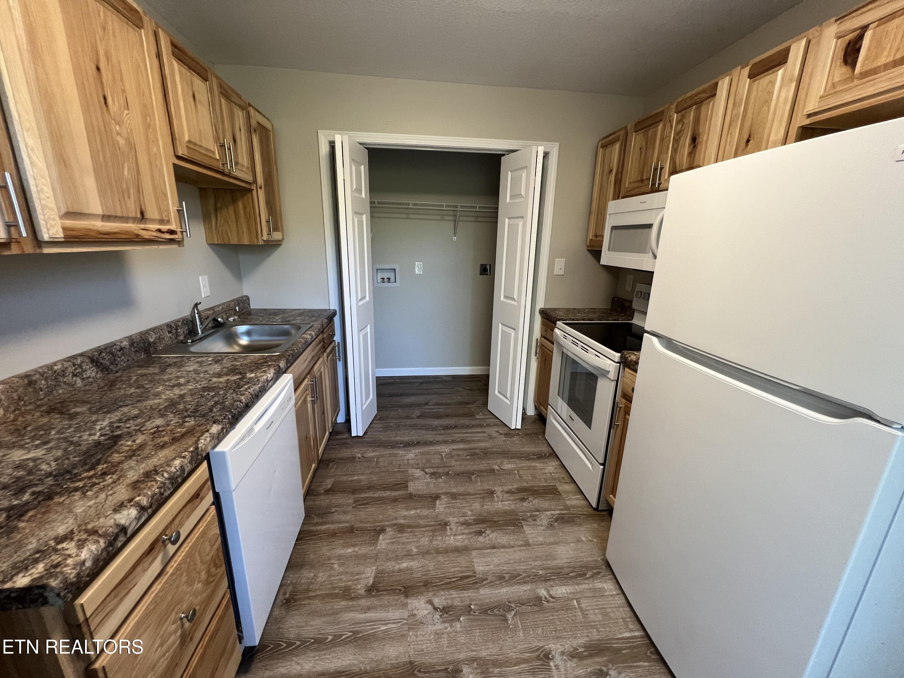 150 Wolf Creek Road Jacksboro, TN 37757 - Photo 8 of 14 Kitchen