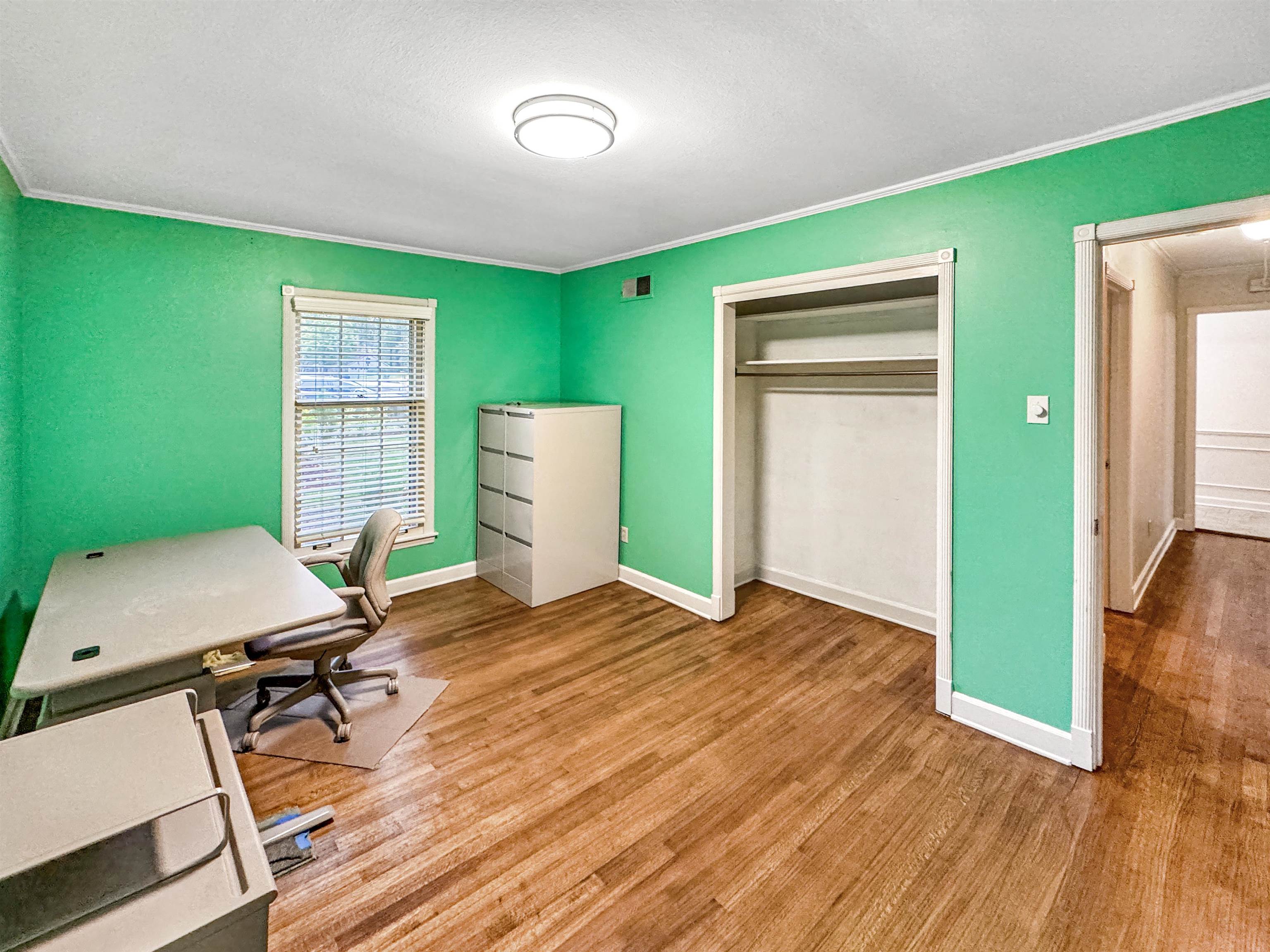 407 Meadvale Road Memphis, TN 38120 - Photo 20 of 36 a workspace with furniture and a window