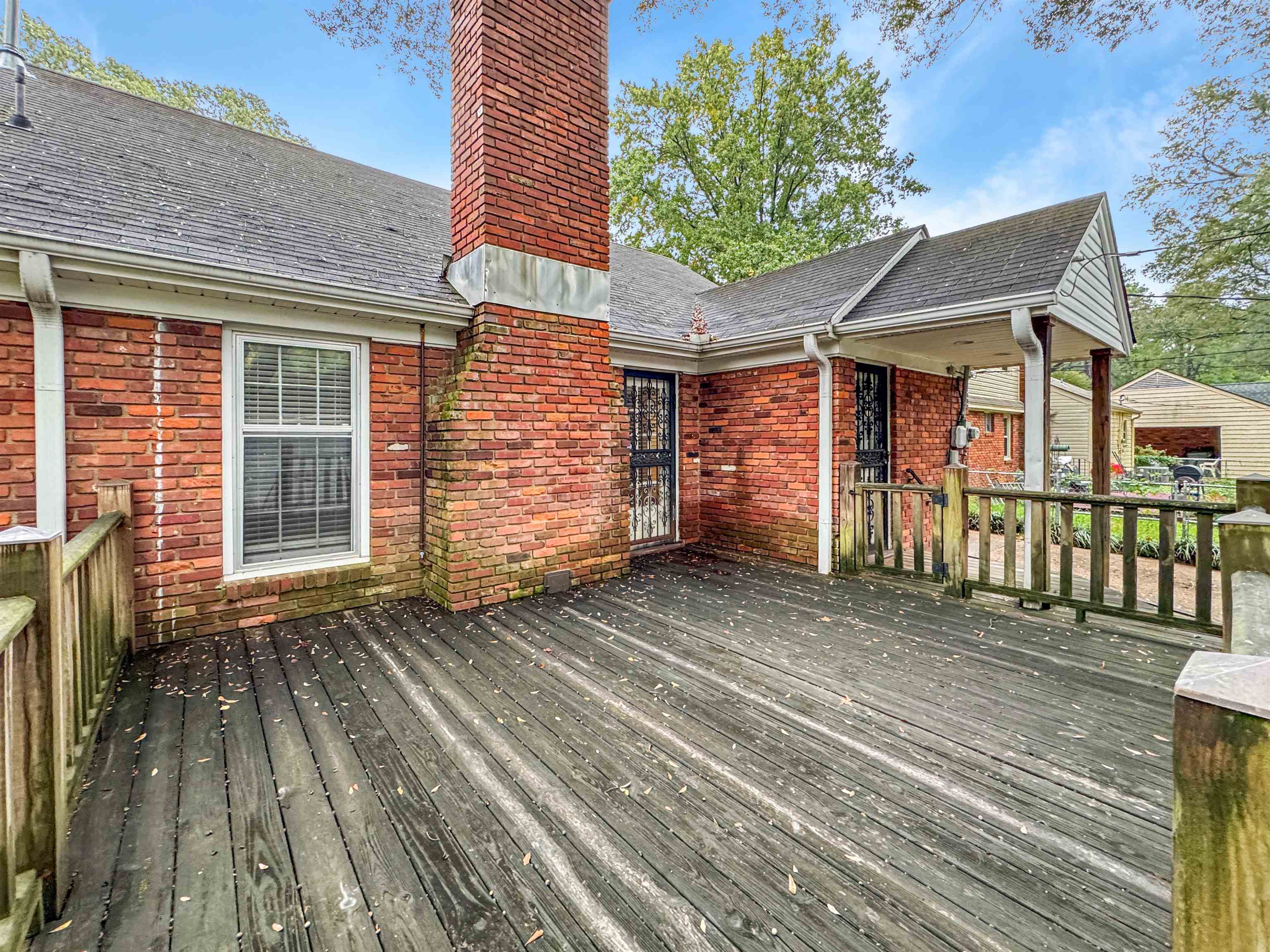 407 Meadvale Road Memphis, TN 38120 - Photo 35 of 36 a view of a house with a large window