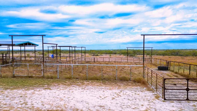 $1,699,999 | 2741 Fm 2924, Hobson, TX 78118