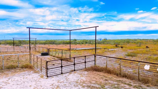 $1,699,999 | 2741 Fm 2924, Hobson, TX 78118