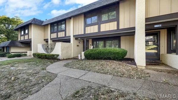 $220,000 | 2617 Hampton Road, Unit C, St. Charles, MO 63303