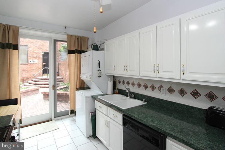 128 D Street Southeast Washington, DC 20003 - Photo 2 of 28 Kitchen
