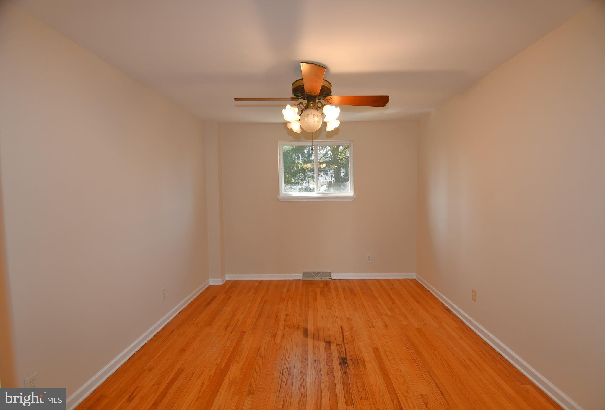 1492 Foster Road Warminster, PA 18974 - Photo 5 of 15 Gallery Image 5