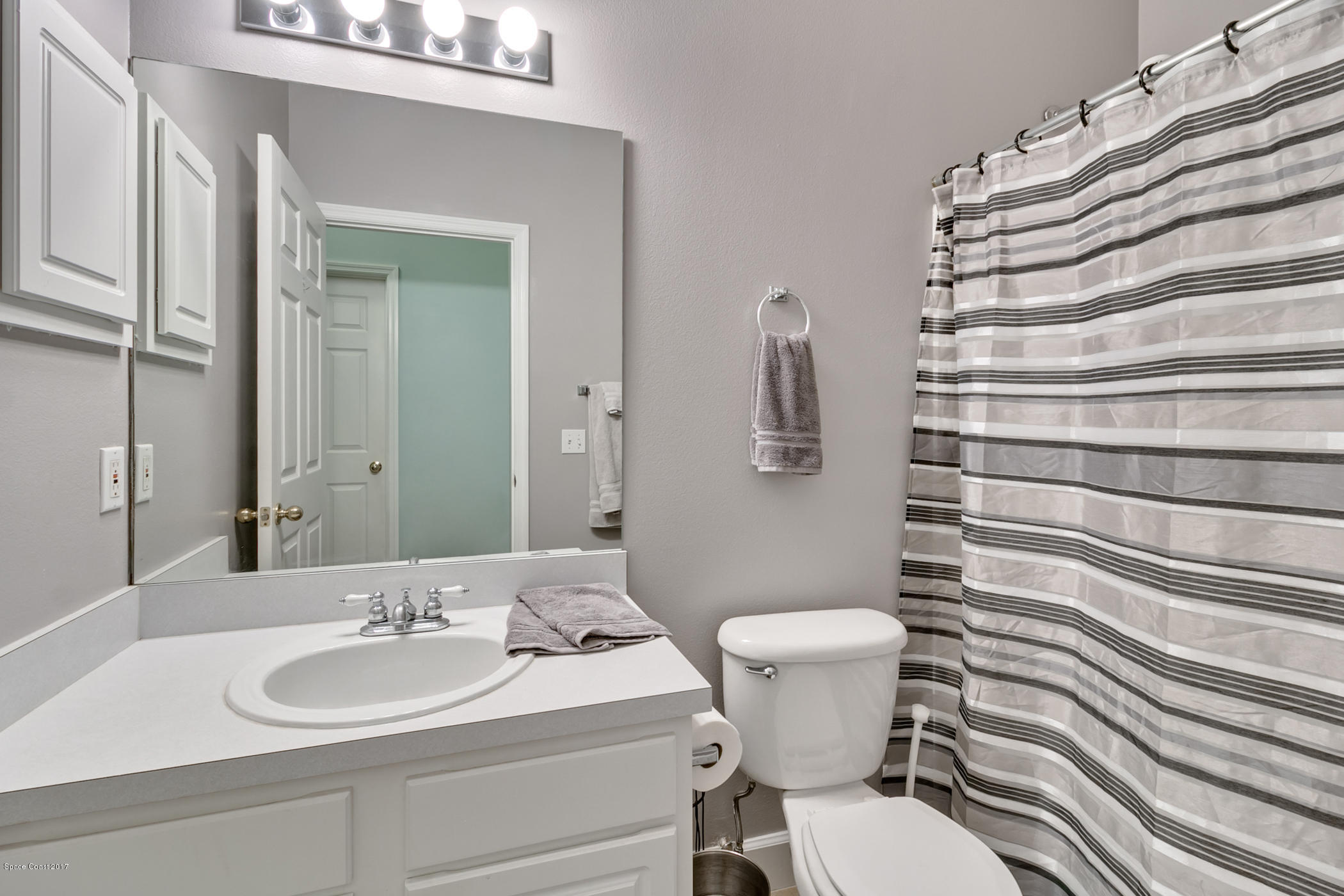 4830 Decatur Circle Melbourne, FL 32934 - Photo 17 of 20 Guest Bath