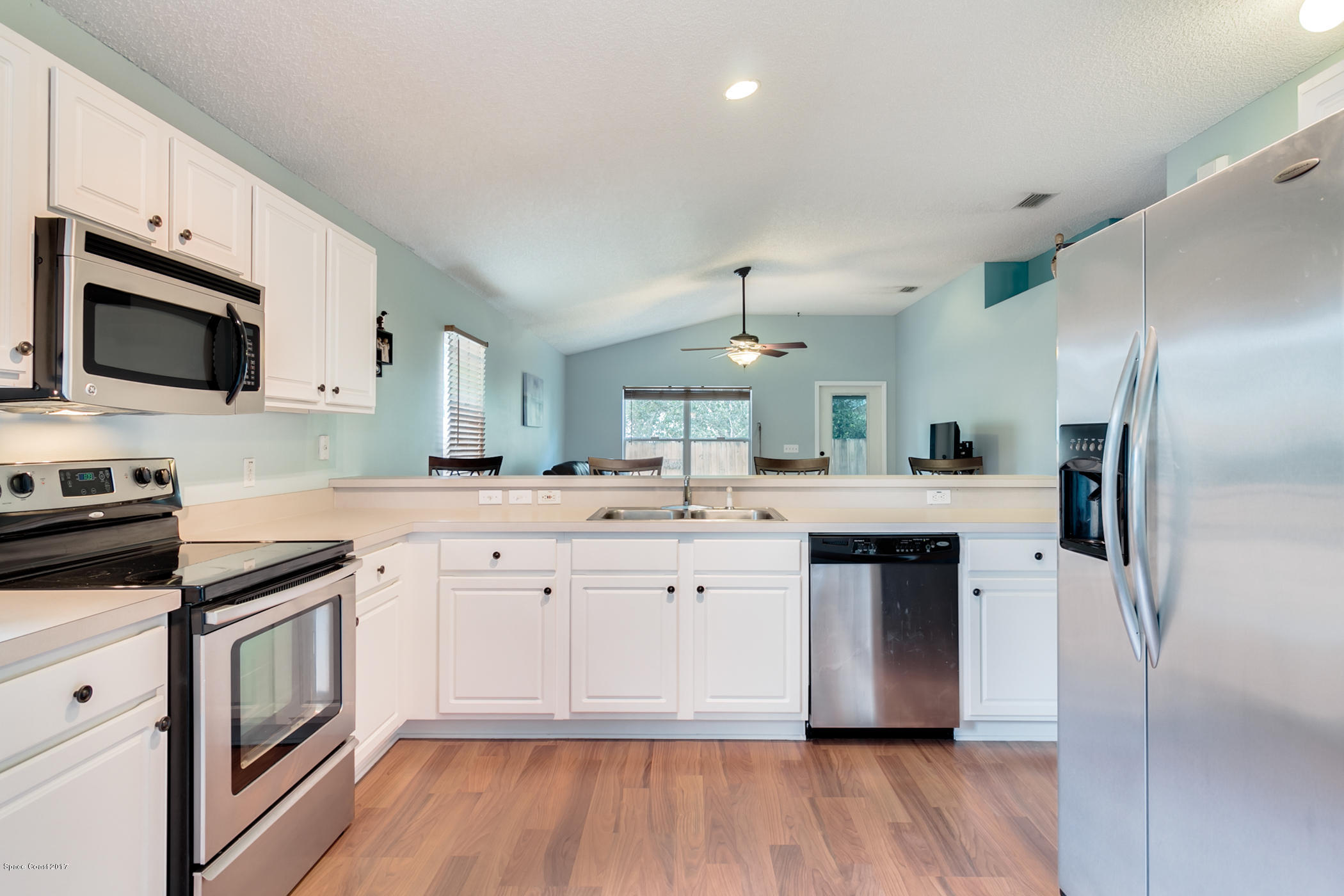 4830 Decatur Circle Melbourne, FL 32934 - Photo 5 of 20 Kitchen