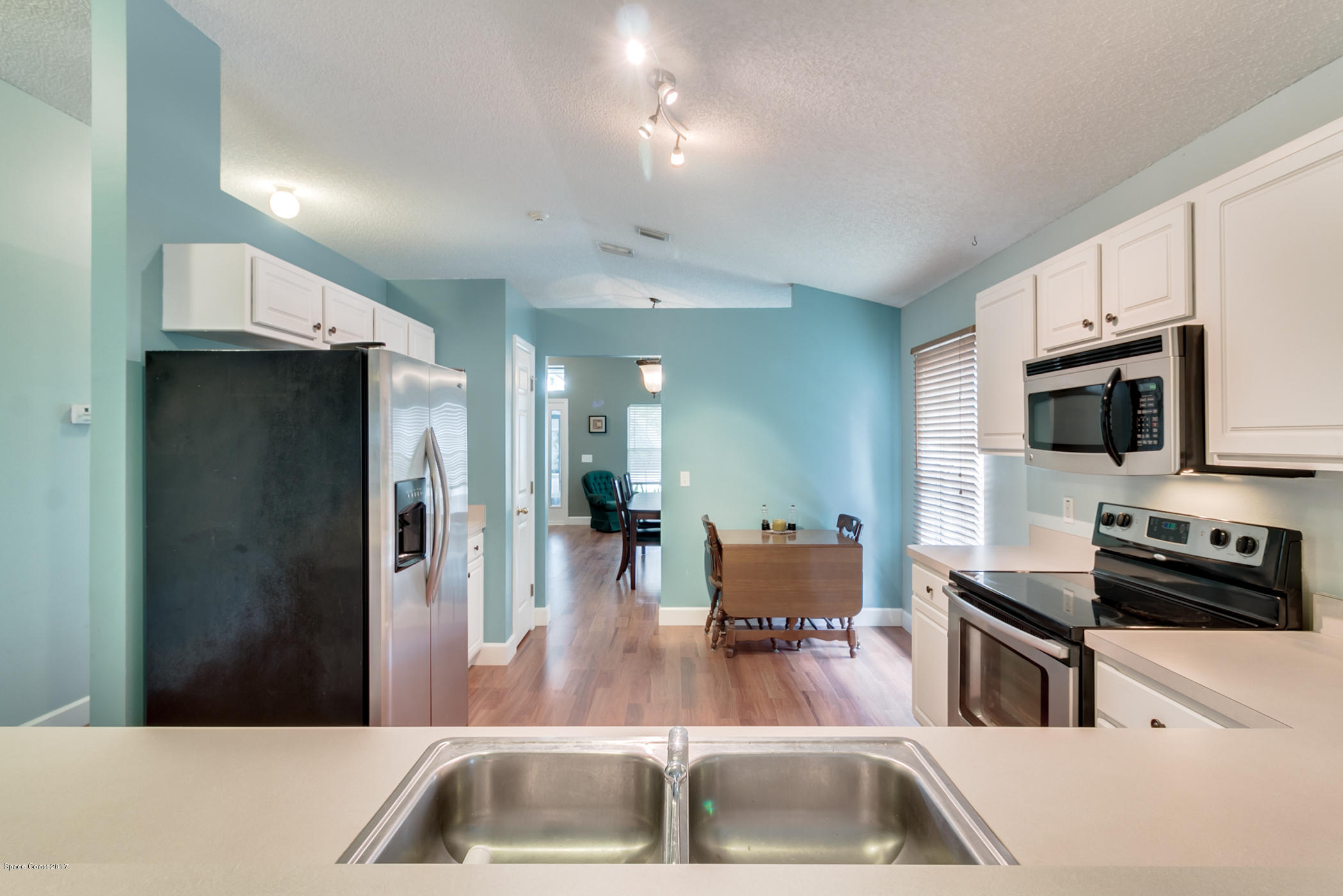 4830 Decatur Circle Melbourne, FL 32934 - Photo 7 of 20 Eat-in Kitchen
