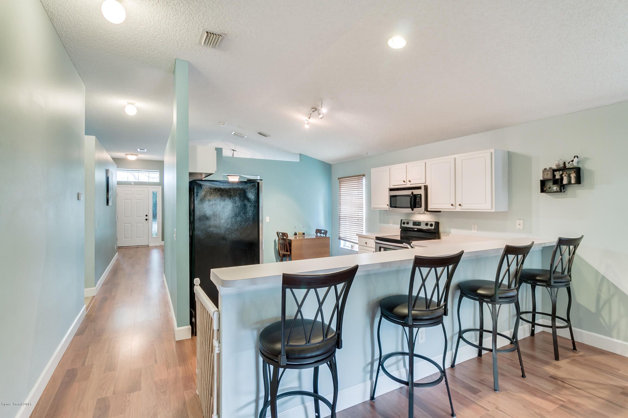 4830 Decatur Circle Melbourne, FL 32934 - Photo 8 of 20 Breakfast Bar