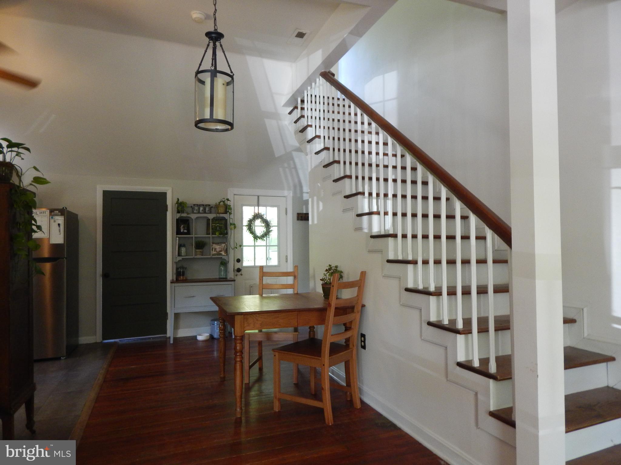 6024 Poplar Road St. Leonard, MD 20685 - Photo 20 of 30 Living/dining area