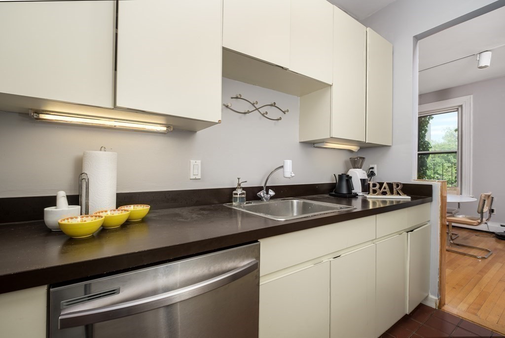 110 St Botolph Street Boston, MA 02115 - Photo 33 of 42