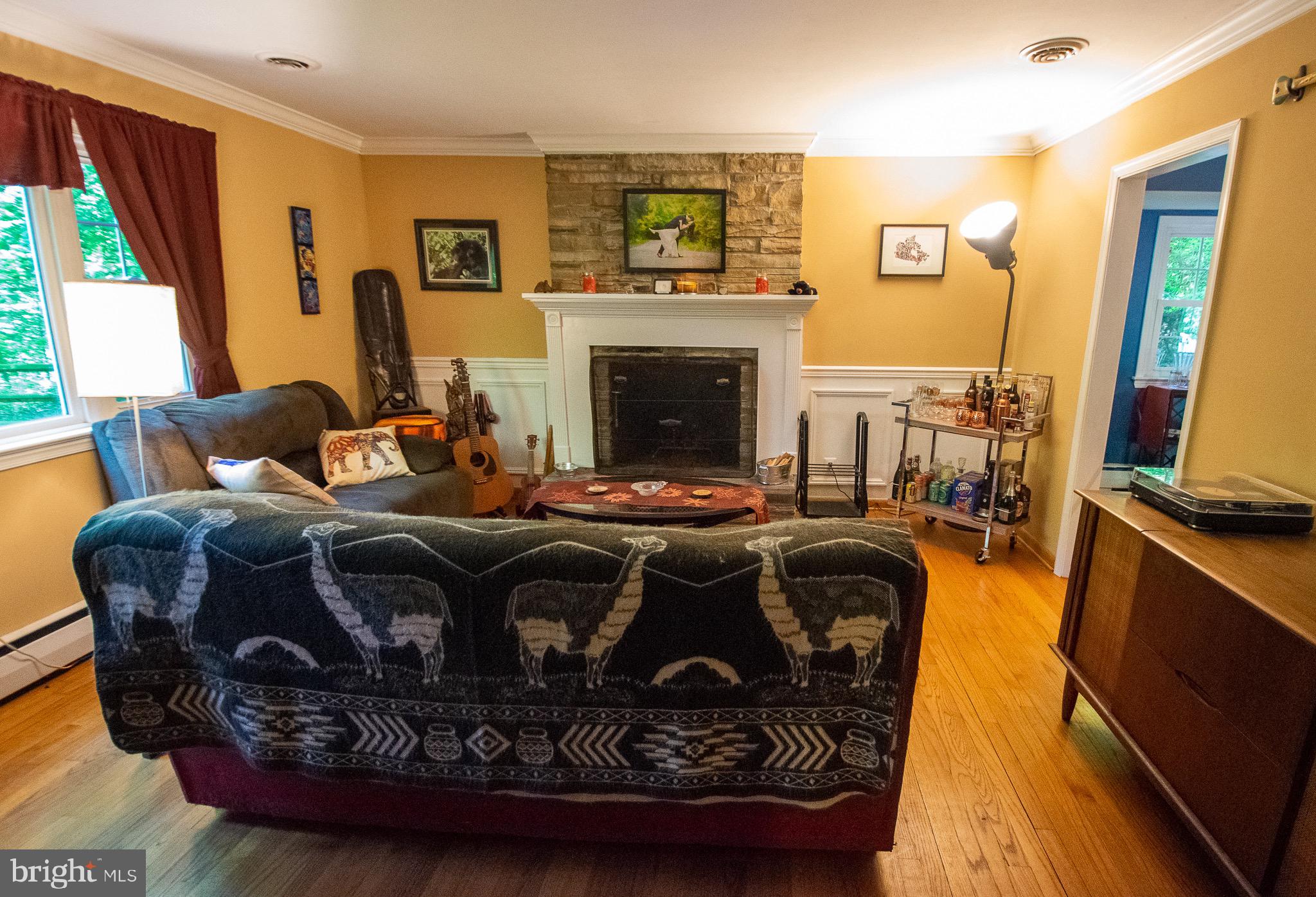 2423 Cub Hill Road Baltimore, MD 21234 - Photo 7 of 26 Main Level Living Room