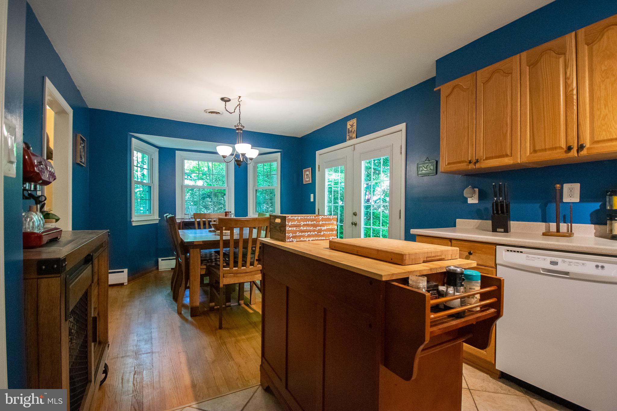 2423 Cub Hill Road Baltimore, MD 21234 - Photo 10 of 26 Dining Room/Kitchen