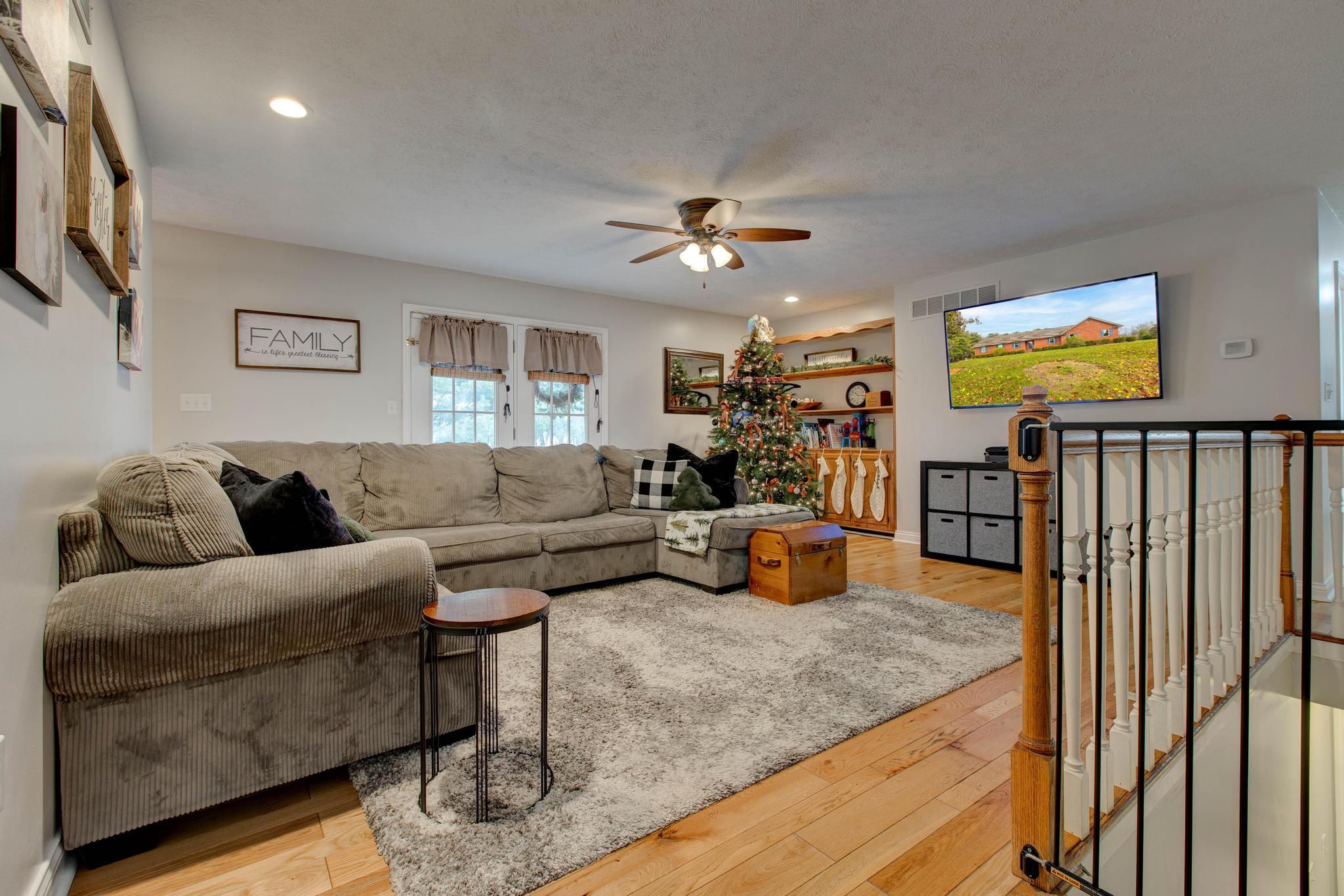 140 Maple Ridge Drive Mount Sterling, KY 40353 - Photo 9 of 37 Living Room