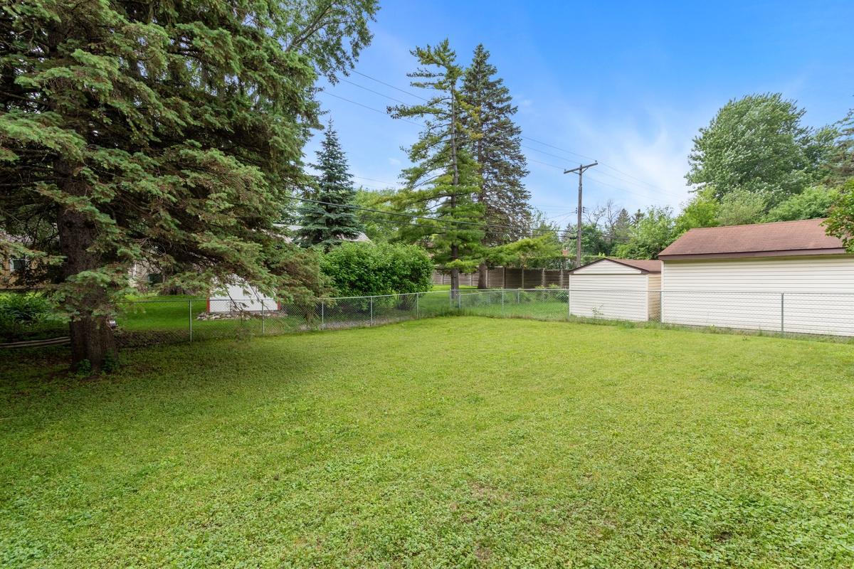 1292 County B Road West Roseville, MN 55113 - Photo 3 of 25