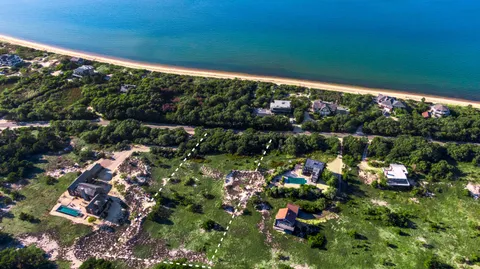 $2,300,000 | 328 Cranberry Hole Road, Amagansett, NY 11930
