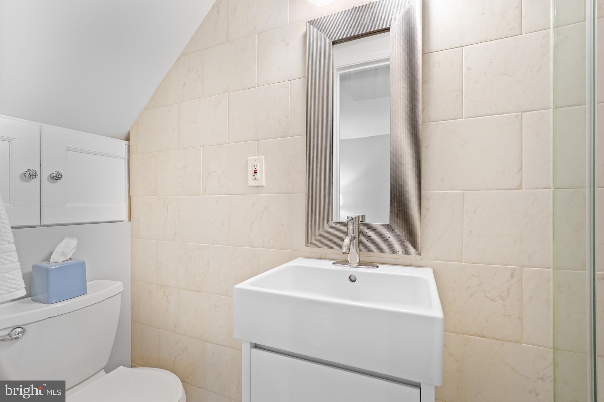 44 Dale Street Alexandria, VA 22305 - Photo 29 of 40 a bathroom with a sink toilet and a mirror