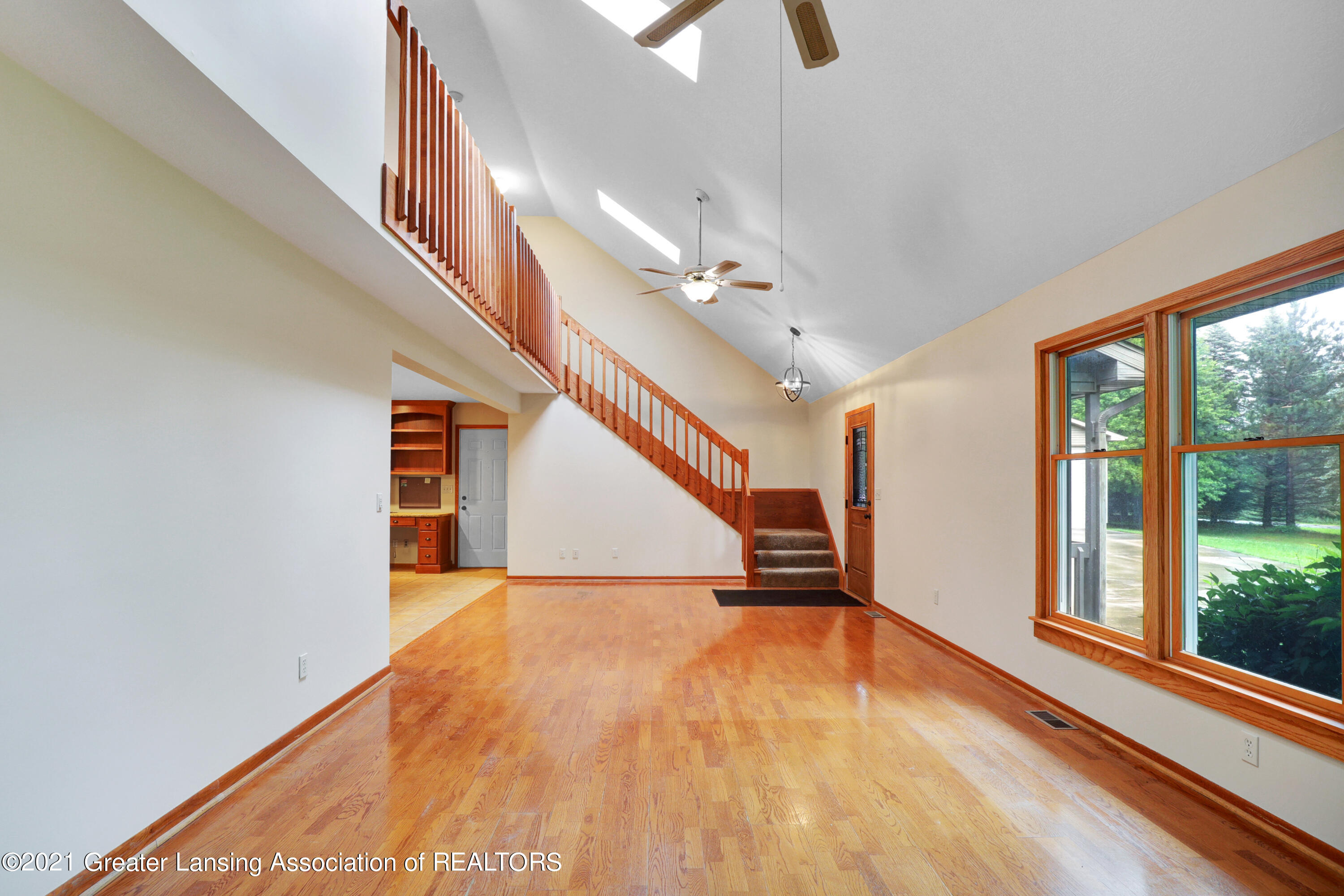 8157 Hunter Road Bath, MI 48808 - Photo 4 of 43 Vaulted ceilings