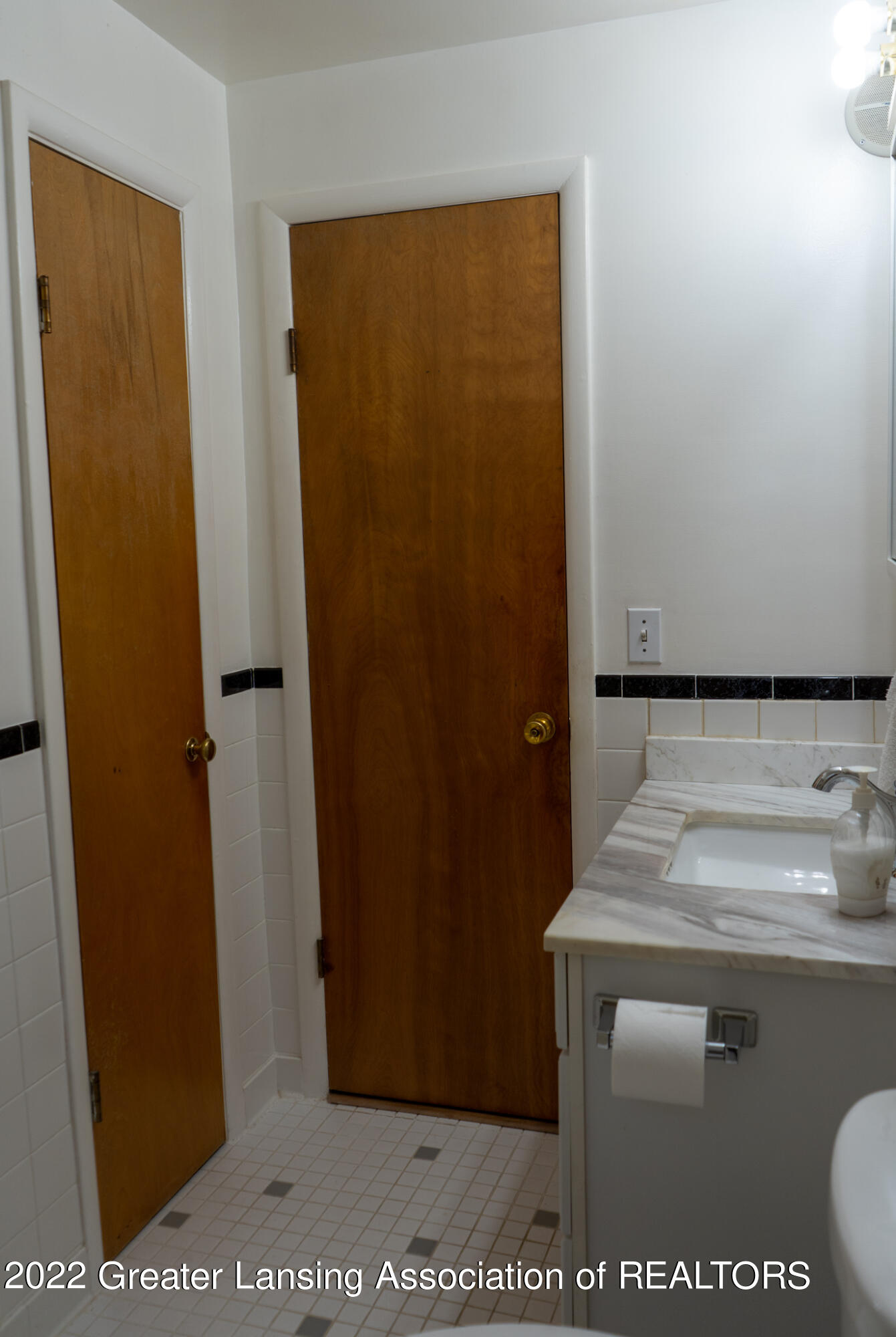 6047 Hughes Road Lansing, MI 48911 - Photo 11 of 25 4AE81082-5500-41D0-ABF6-FB63DCD71D40