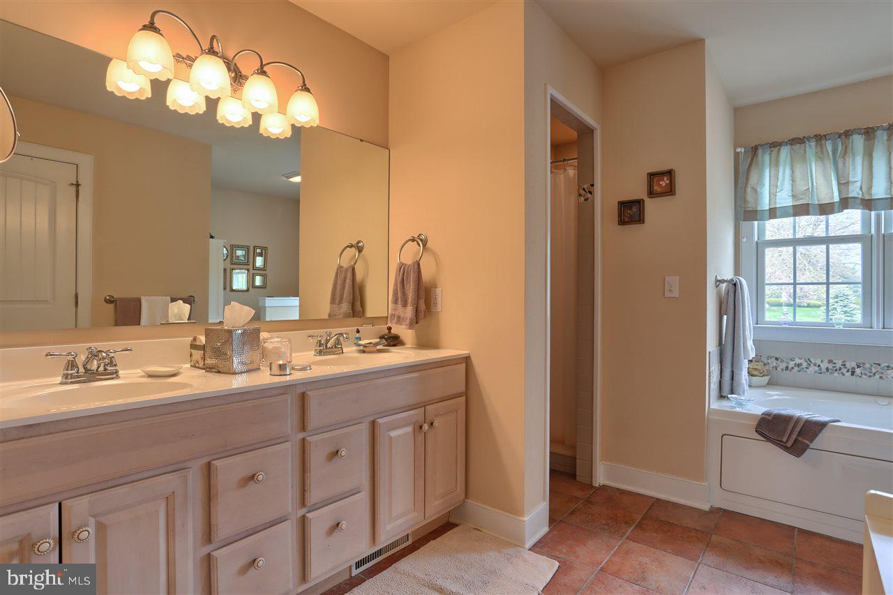 1066 Landis Road Elizabethtown, PA 17022 - Photo 12 of 22 Gallery Image 12