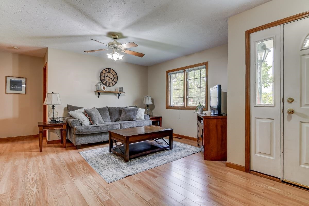 19413 Pinecrest Road Petersburg, IL 62675 - Photo 6 of 28 Gallery Image 6