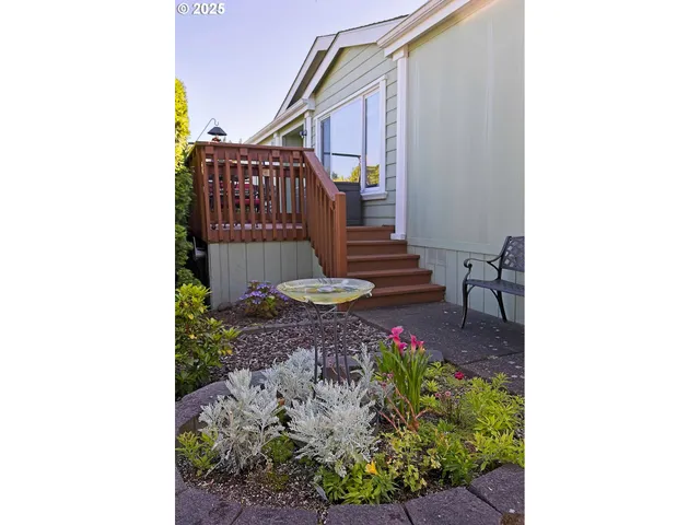 a view of a back yard of the house