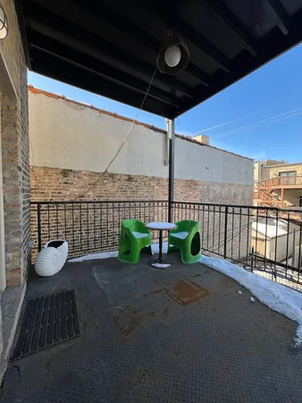 $2,700 | 1342 North Claremont Avenue, Unit 2R, Chicago, IL 60622