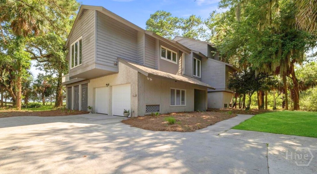 625 Whippoorwill Road Savannah, GA 31410 - Photo 2 of 34