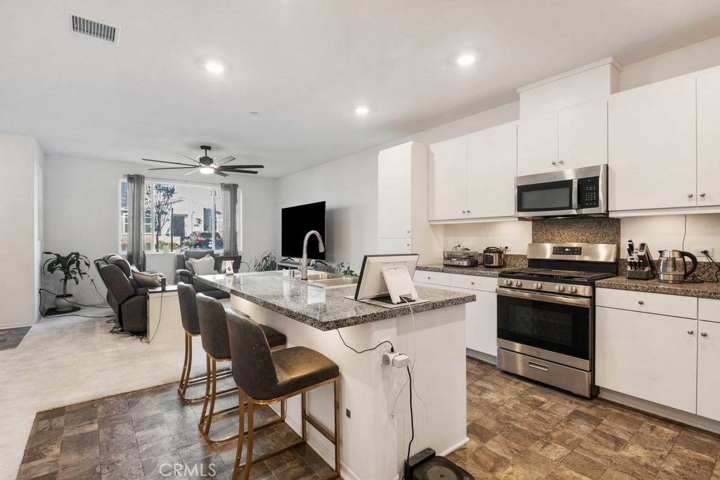 5664 Kate Way, Unit 3 Fontana, CA 92336 - Photo 8 of 37