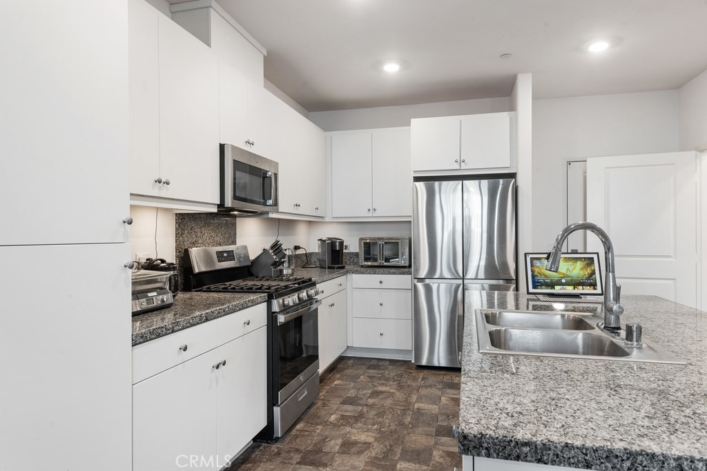 5664 Kate Way, Unit 3 Fontana, CA 92336 - Photo 9 of 37