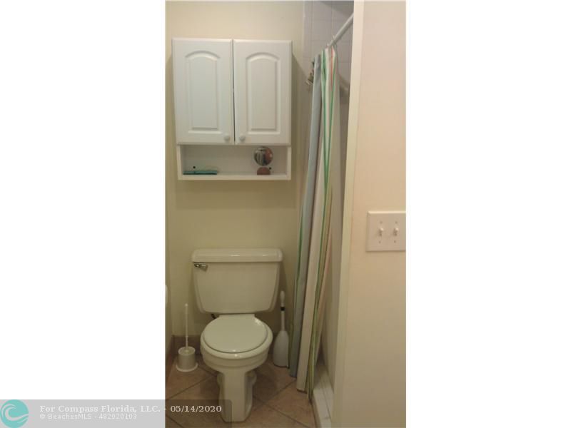 245 Cortez Road West Palm Beach, FL 33405 - Photo 15 of 18 Bathroom