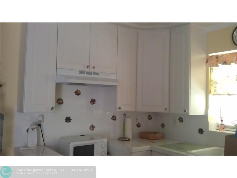 245 Cortez Road West Palm Beach, FL 33405 - Photo 17 of 18 Kitchen