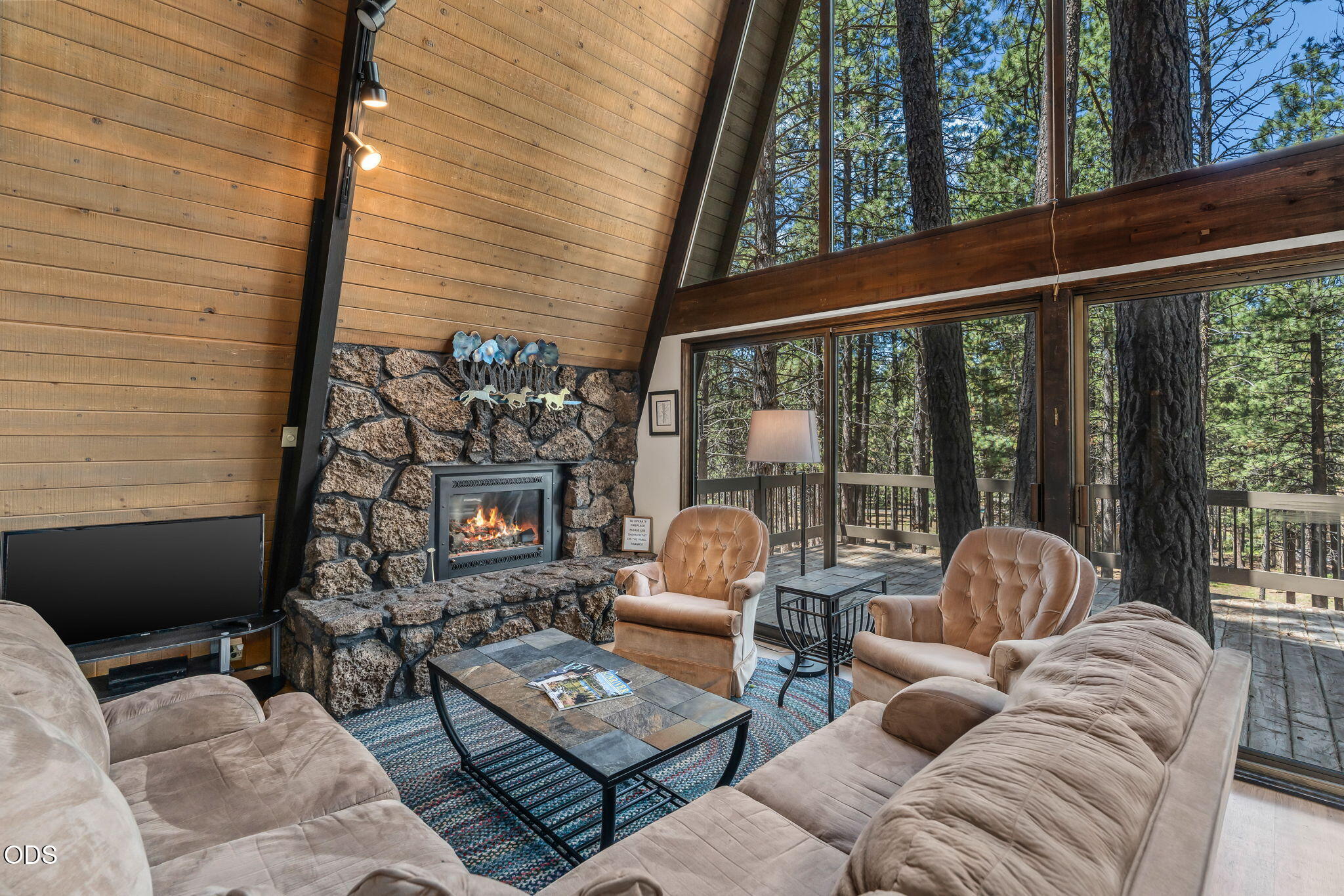 57165 Mink Lane Sunriver, OR 97707 - Photo 6 of 39