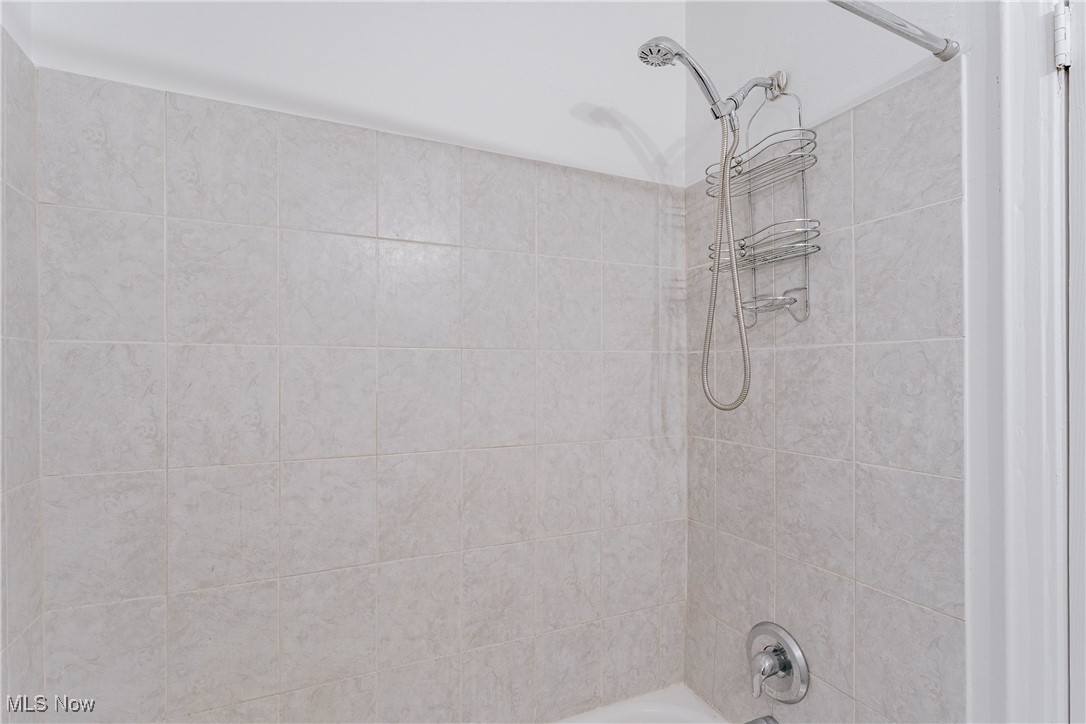 3348 Milverton Road Cleveland, OH 44120 - Photo 21 of 32