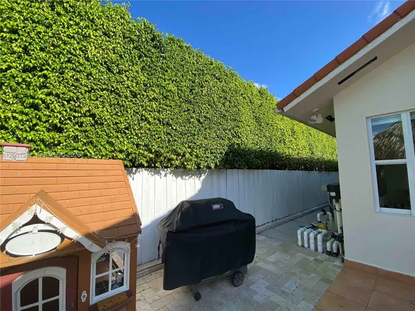 $5,500 | 14302 Southwest 15th Street, Miami, FL 33184