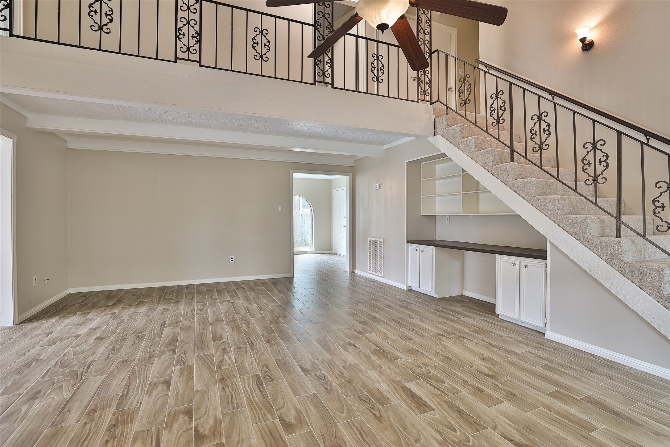 2706 Stetson Lane Houston, TX 77043 - Photo 13 of 46 FAMILY ROOM!