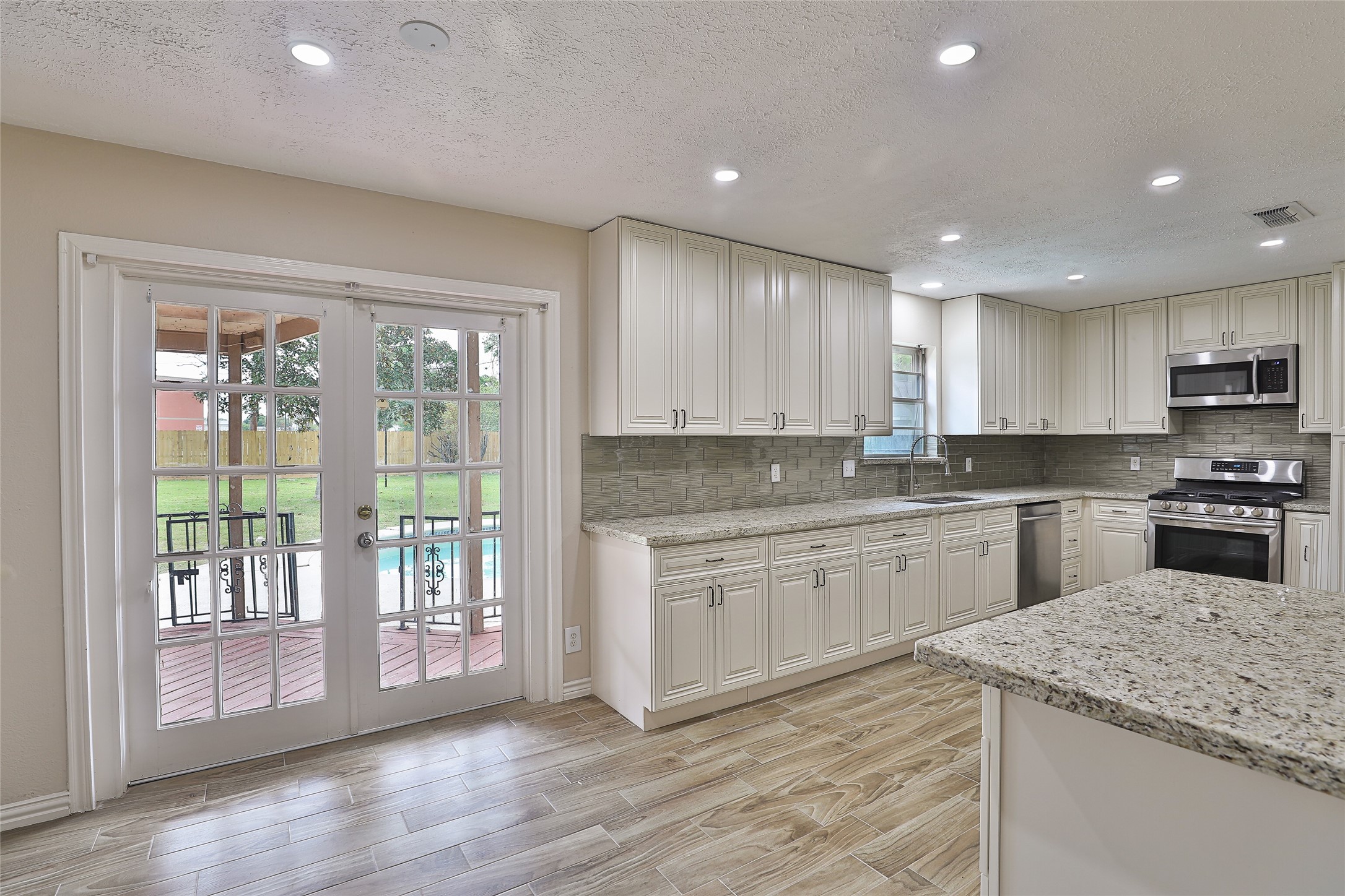 2706 Stetson Lane Houston, TX 77043 - Photo 17 of 46