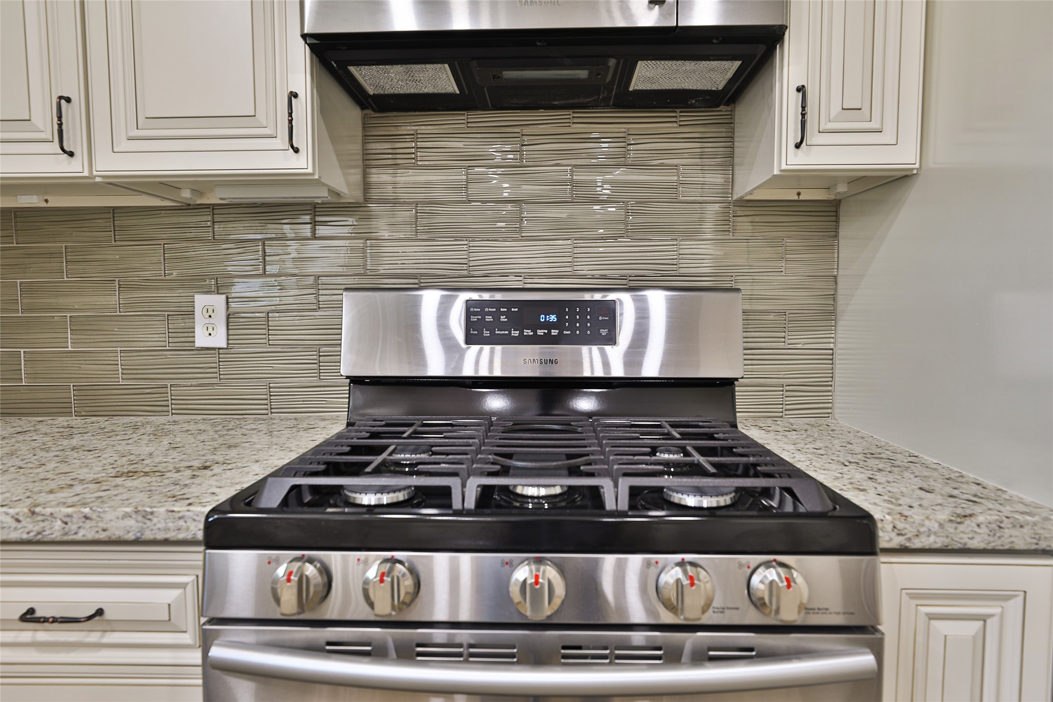 2706 Stetson Lane Houston, TX 77043 - Photo 20 of 46 STAINLESS STEEL APPLIANCES PACKAGE