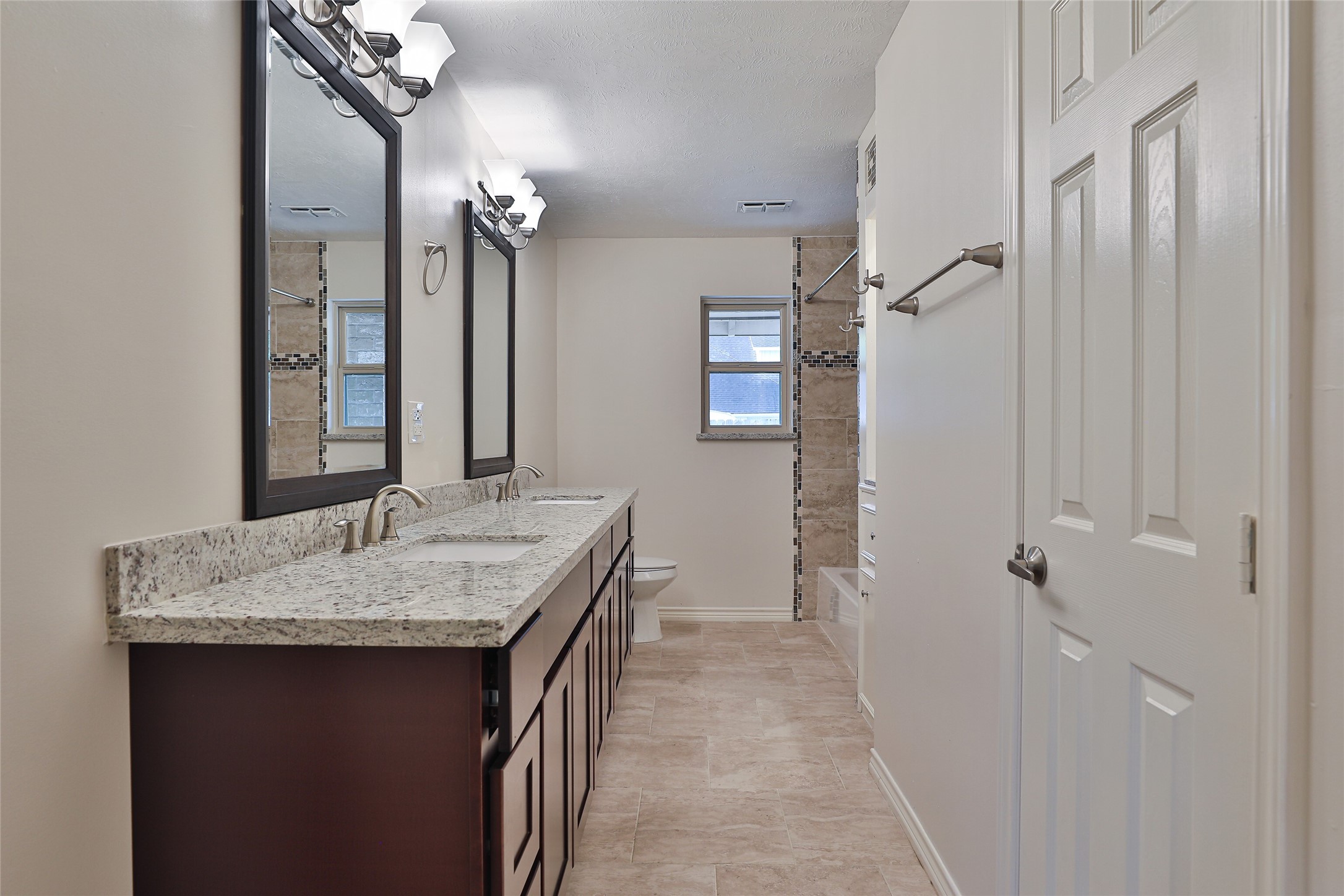 2706 Stetson Lane Houston, TX 77043 - Photo 26 of 46 COMPLETE REMODEL IN THIS PRIMARY BATHROOM WITH ACCESS TO CLOSET FROM BATHROOM AND BEDROOM.
