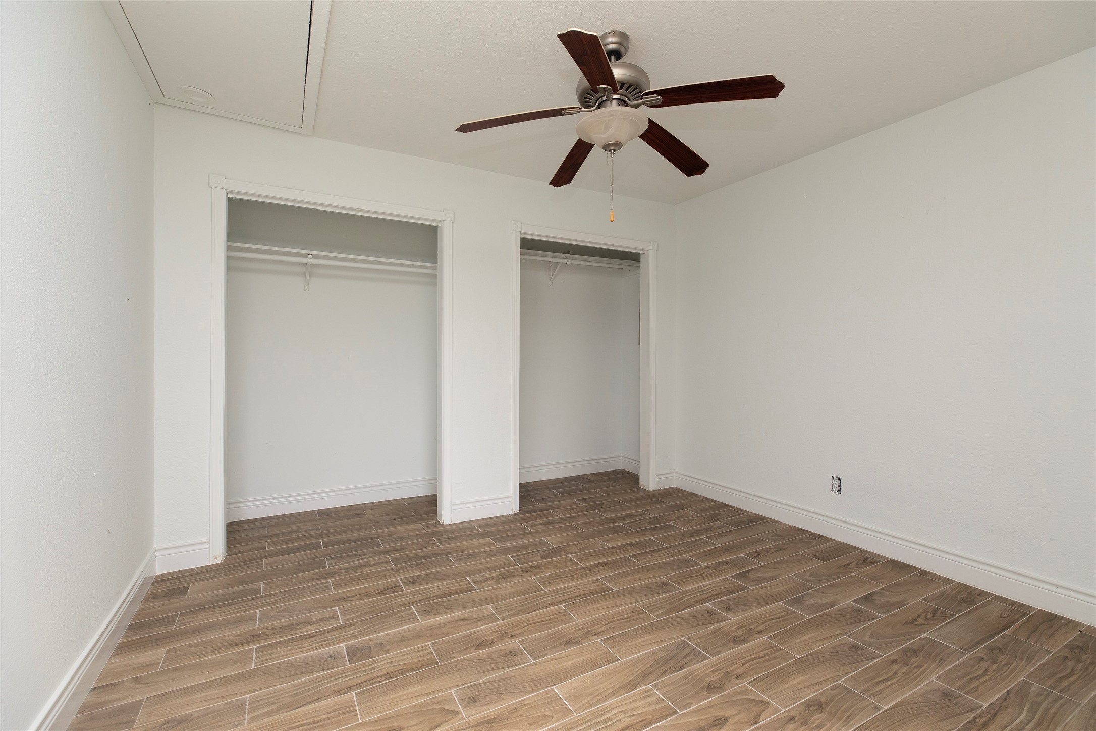 2706 Stetson Lane Houston, TX 77043 - Photo 31 of 46 BEDROOM AREA IN GARAGE APARTMENT