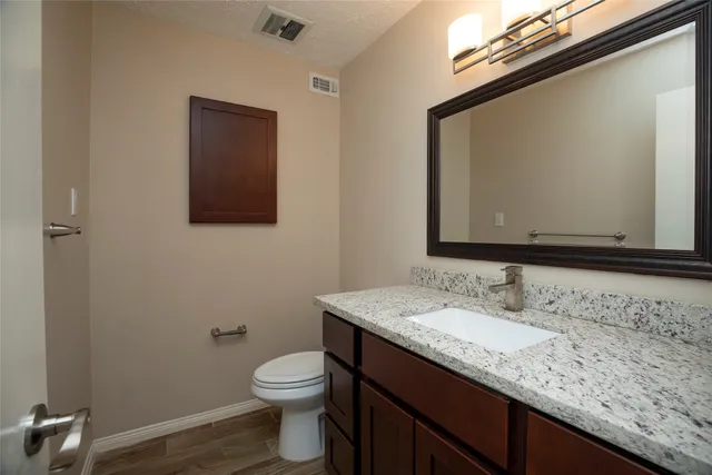 $570,000 | 2706 Stetson Lane, Houston, TX 77043