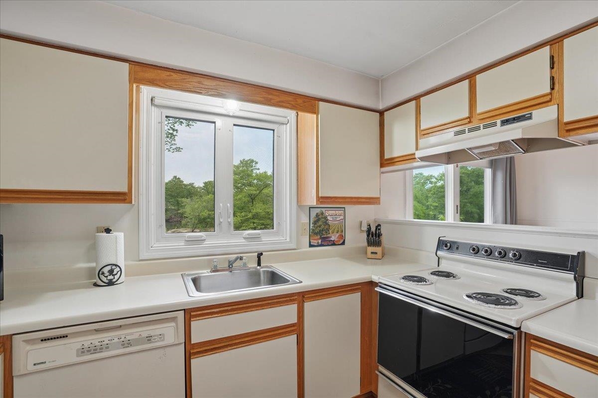 68 Emerald Street Manchester, NH 03103 - Photo 17 of 54