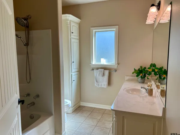 $425,900 | 13428 Farm To Market Road 2710, Lindale, TX 75771
